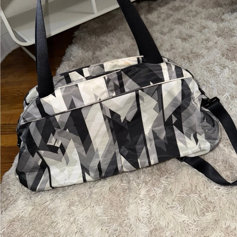 Nike Black and Gray Travel Bag - Picture 2 of 4